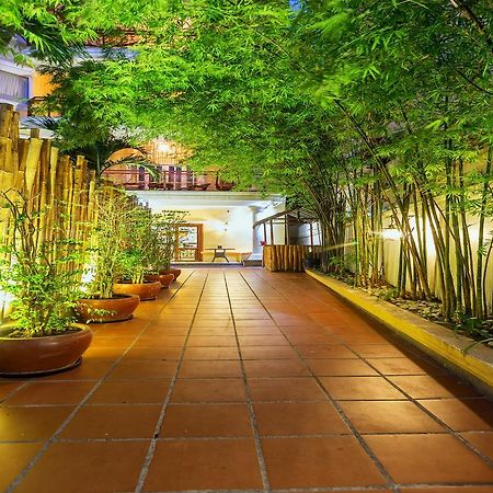 Jasmin Monument Hotel Phnom Penh Exteriör bild